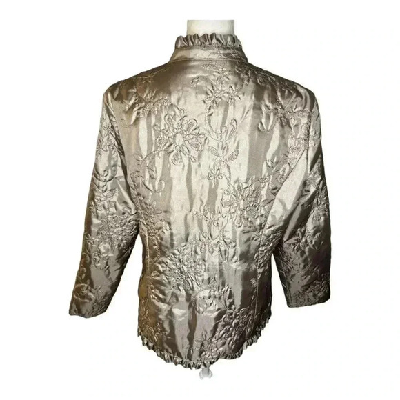 Chico’s Women’s Size 2 (Large) Quilted Embroidered Floral Snap Closure Jacket - Picture 3 of 4